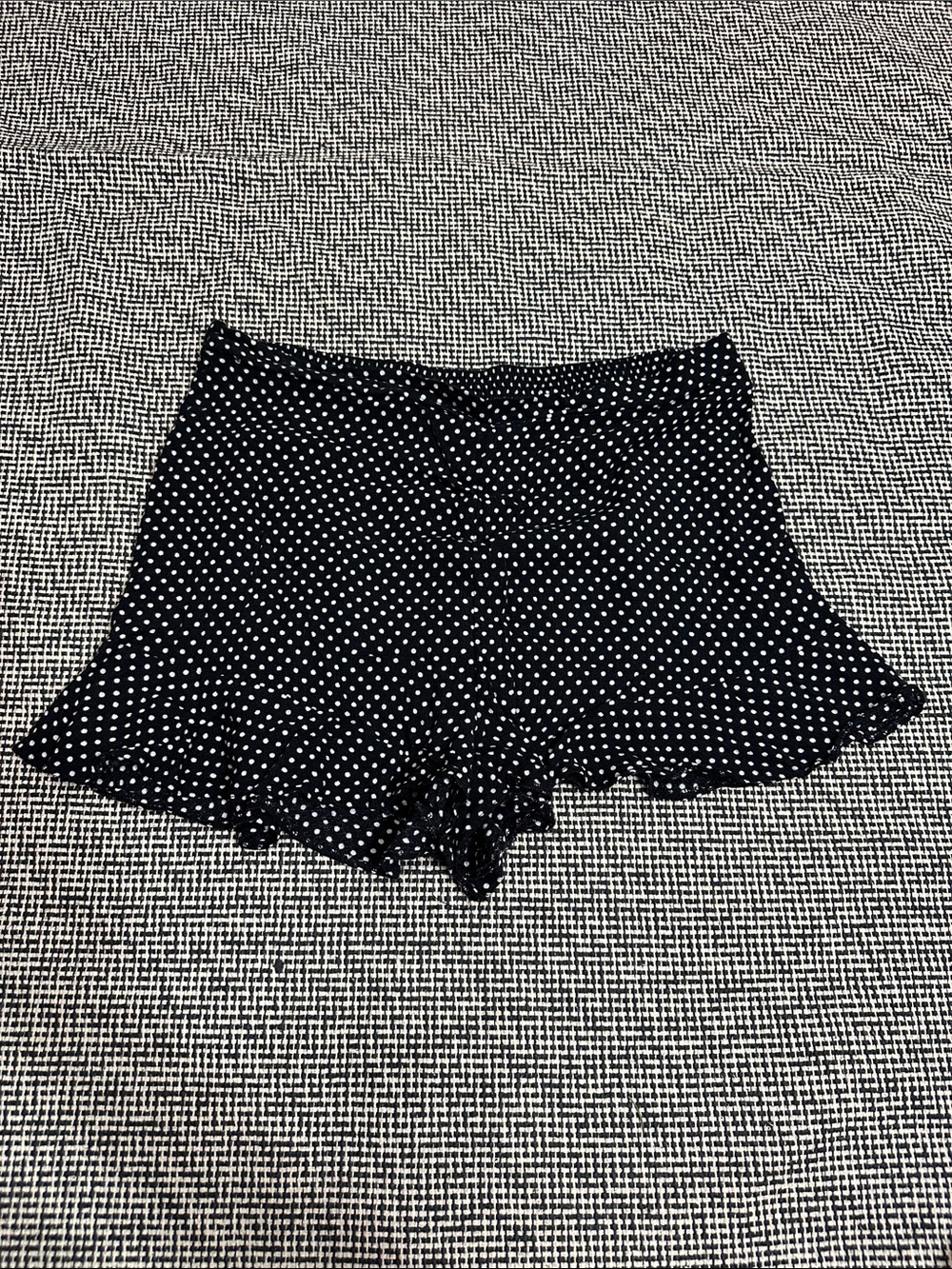 Polka Dot Ruffle Hem Women’s Shorts - Black/White